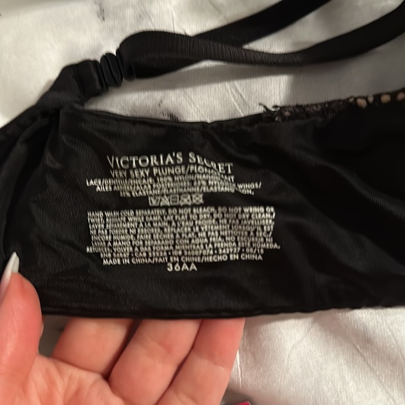 36AA Victoria’s Secret bra bombshell miraculous plunge push up black lace lovely - Picture 3 of 3